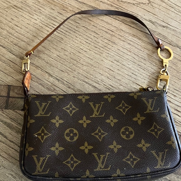 Louis Vuitton Monogram Pochette. - Picture 2 of 8